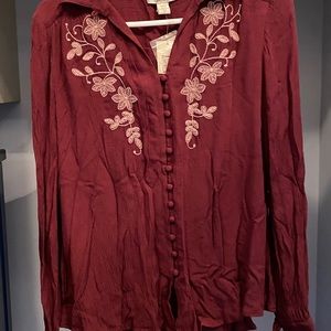 Women’s maroon long sleeve shirt